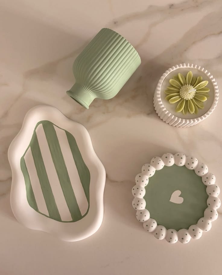 Wavy TrayVase+Mini round bubbled tray+Mini jar with daisy flower candle