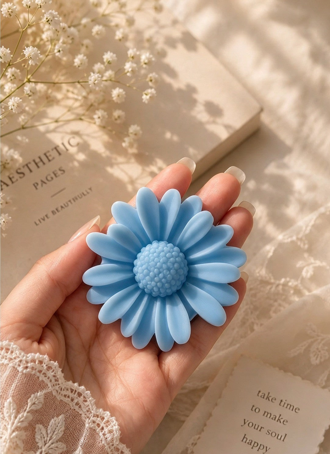 Daisy Bloom Candle
