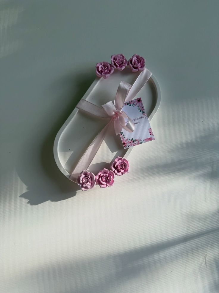 oval shape tray with customised flowers