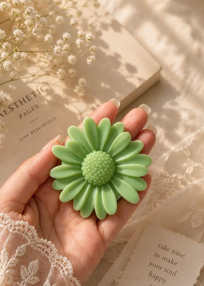 Daisy Bloom Candle