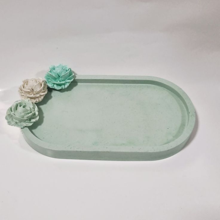 oval shape tray with customised flowers
